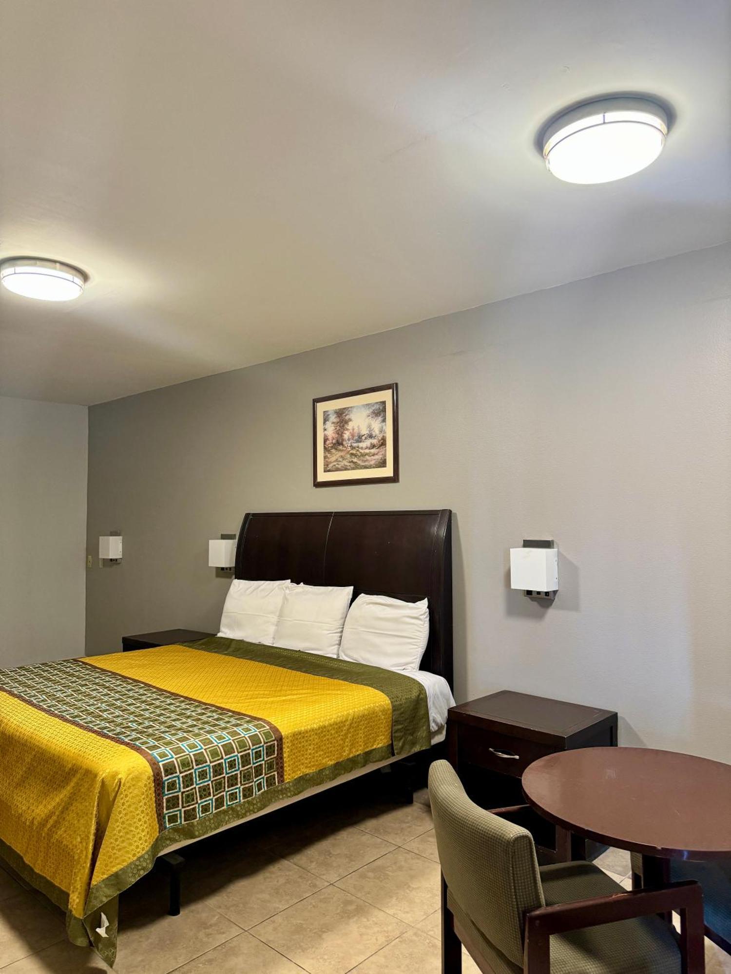 Texas Inn And Suites City Center At University Dr. Edinburg Zewnętrze zdjęcie