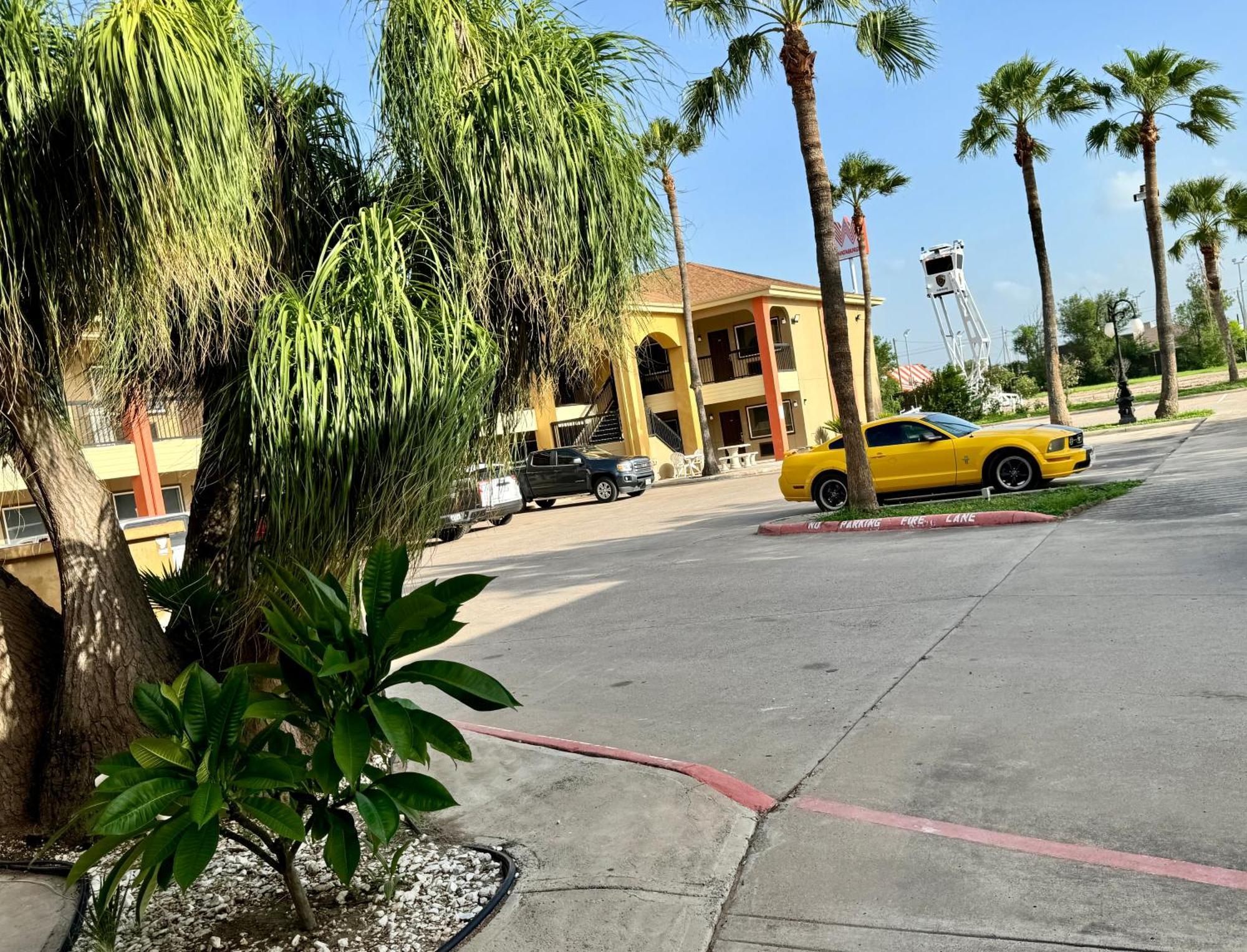 Texas Inn And Suites City Center At University Dr. Edinburg Zewnętrze zdjęcie