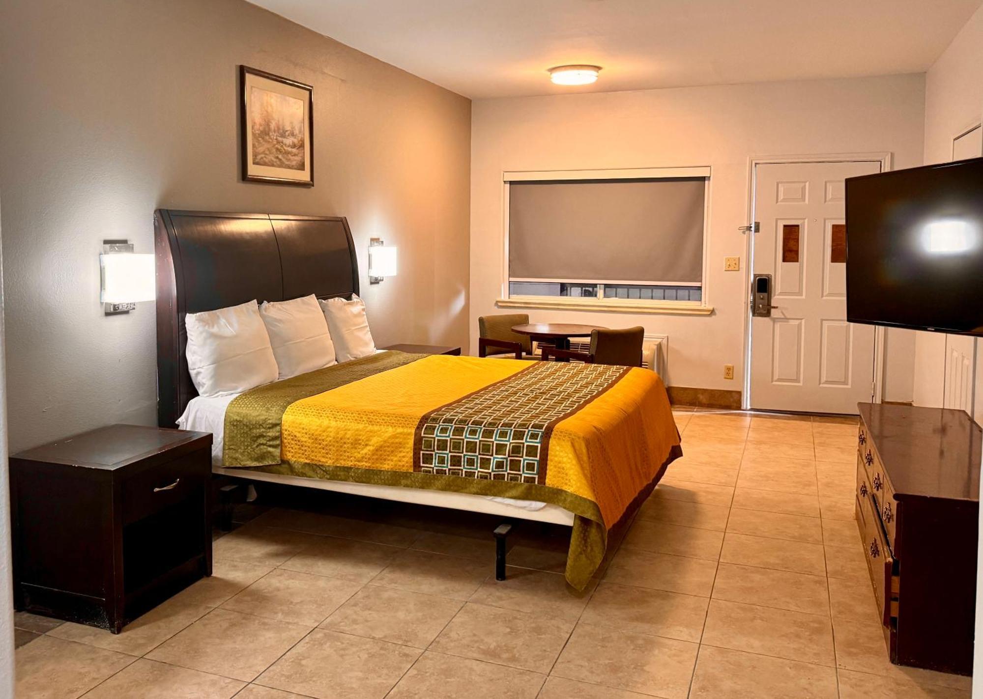 Texas Inn And Suites City Center At University Dr. Edinburg Zewnętrze zdjęcie
