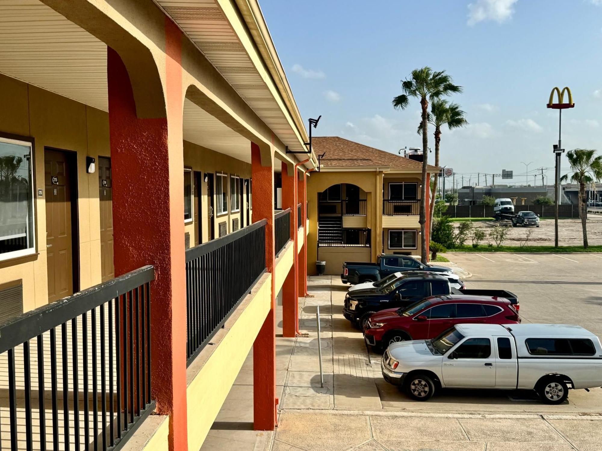 Texas Inn And Suites City Center At University Dr. Edinburg Zewnętrze zdjęcie