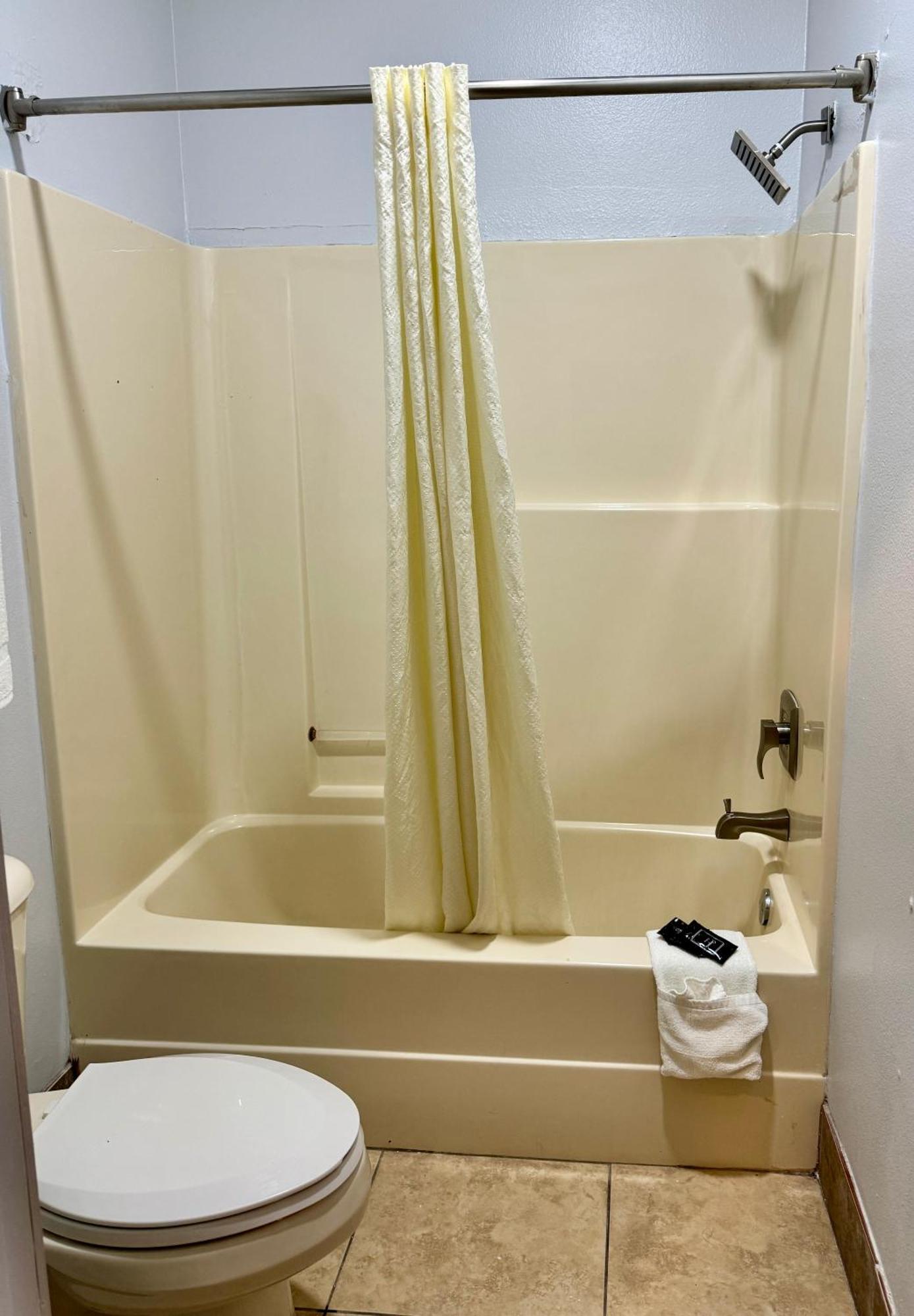 Texas Inn And Suites City Center At University Dr. Edinburg Zewnętrze zdjęcie