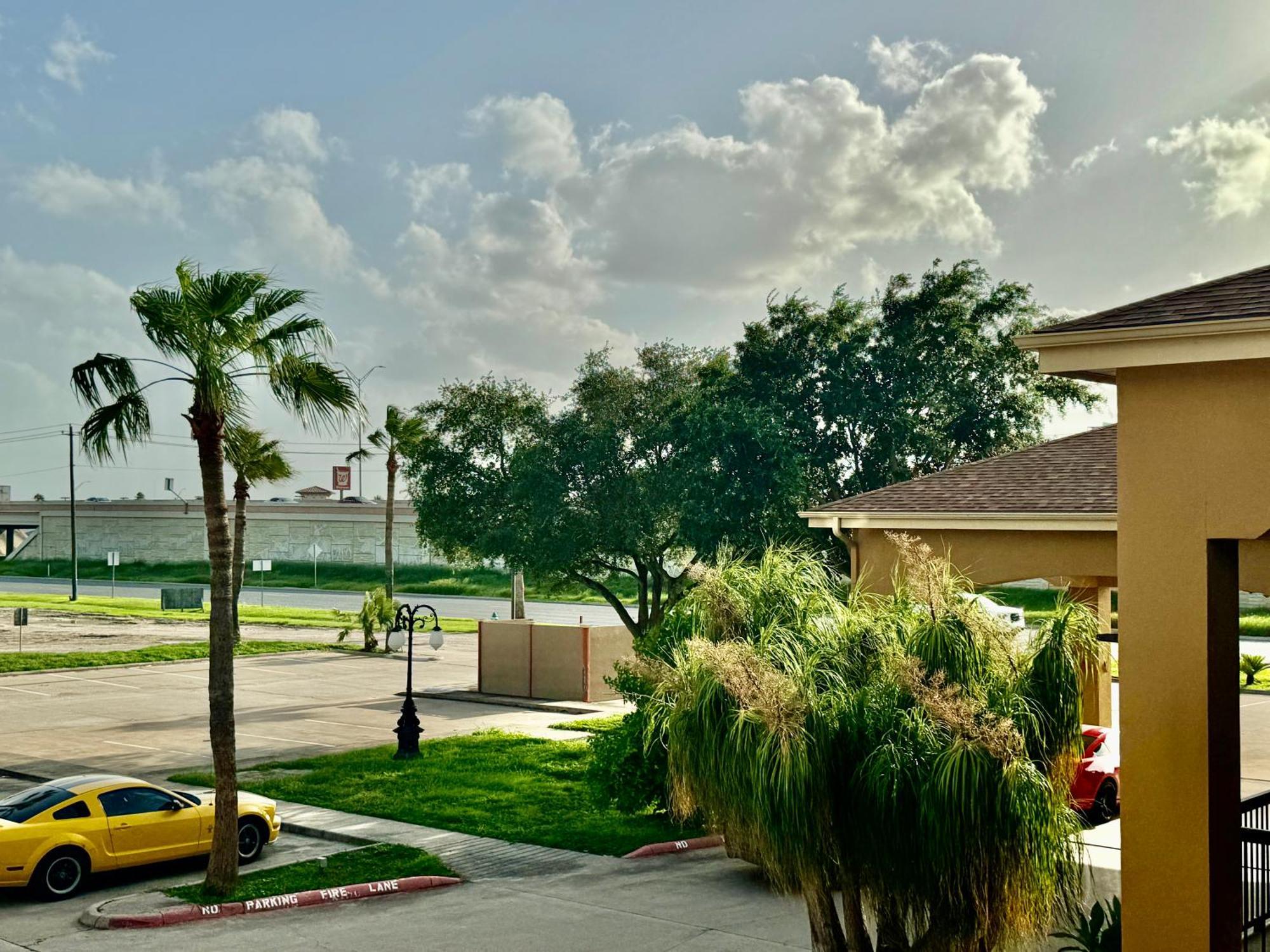 Texas Inn And Suites City Center At University Dr. Edinburg Zewnętrze zdjęcie