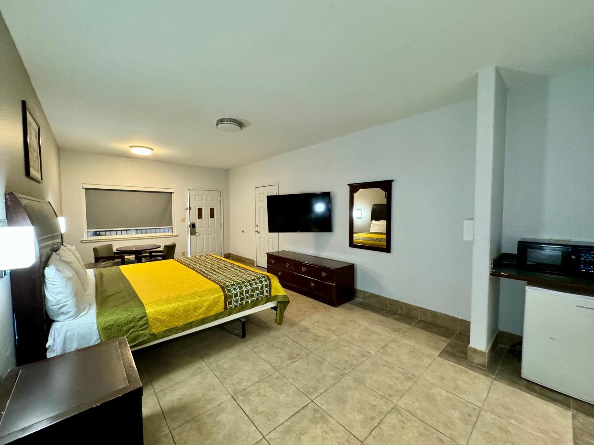 Texas Inn And Suites City Center At University Dr. Edinburg Zewnętrze zdjęcie