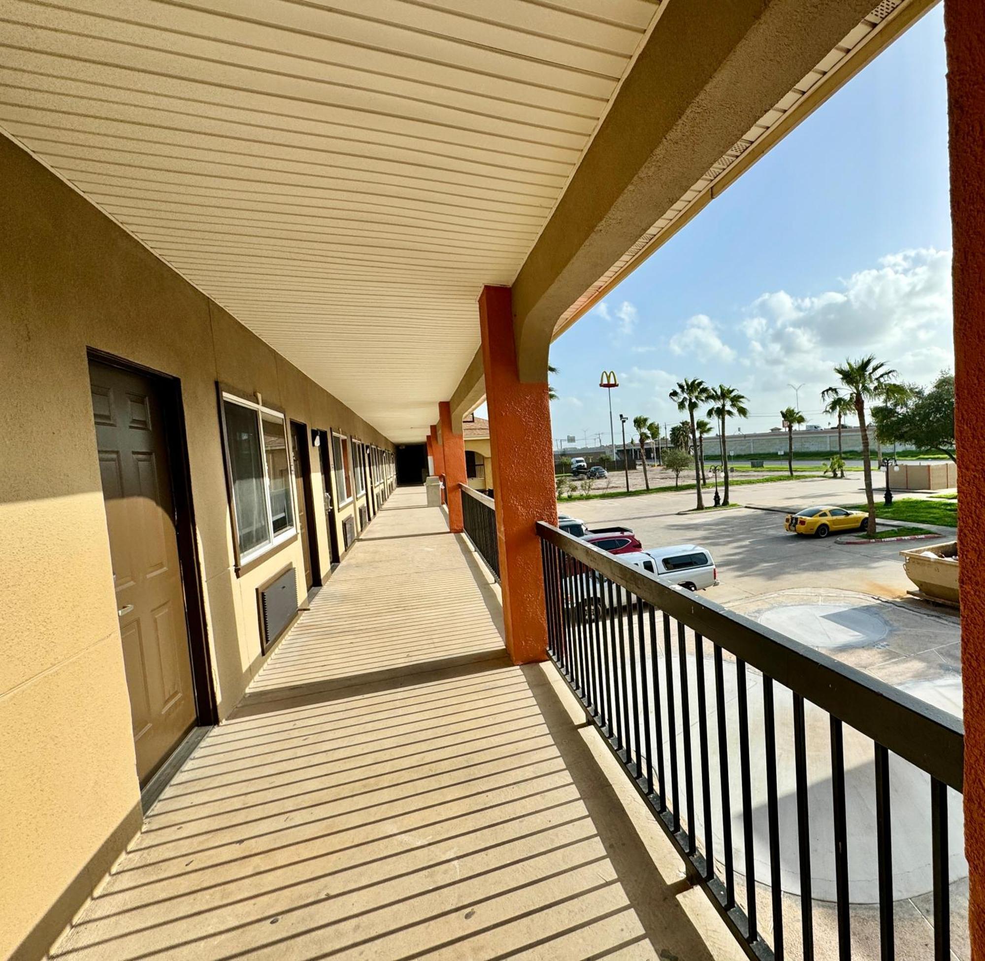 Texas Inn And Suites City Center At University Dr. Edinburg Zewnętrze zdjęcie