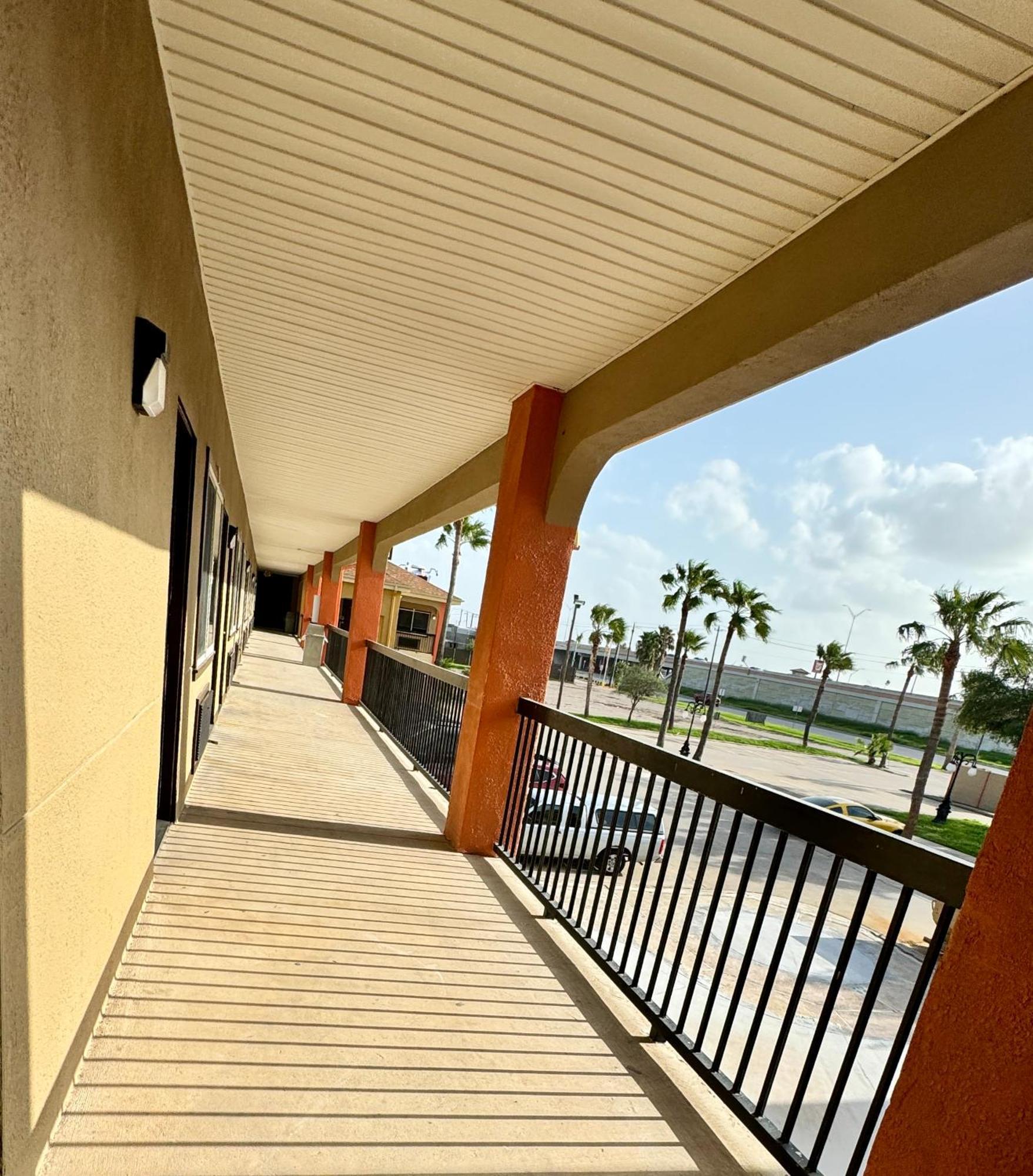 Texas Inn And Suites City Center At University Dr. Edinburg Zewnętrze zdjęcie