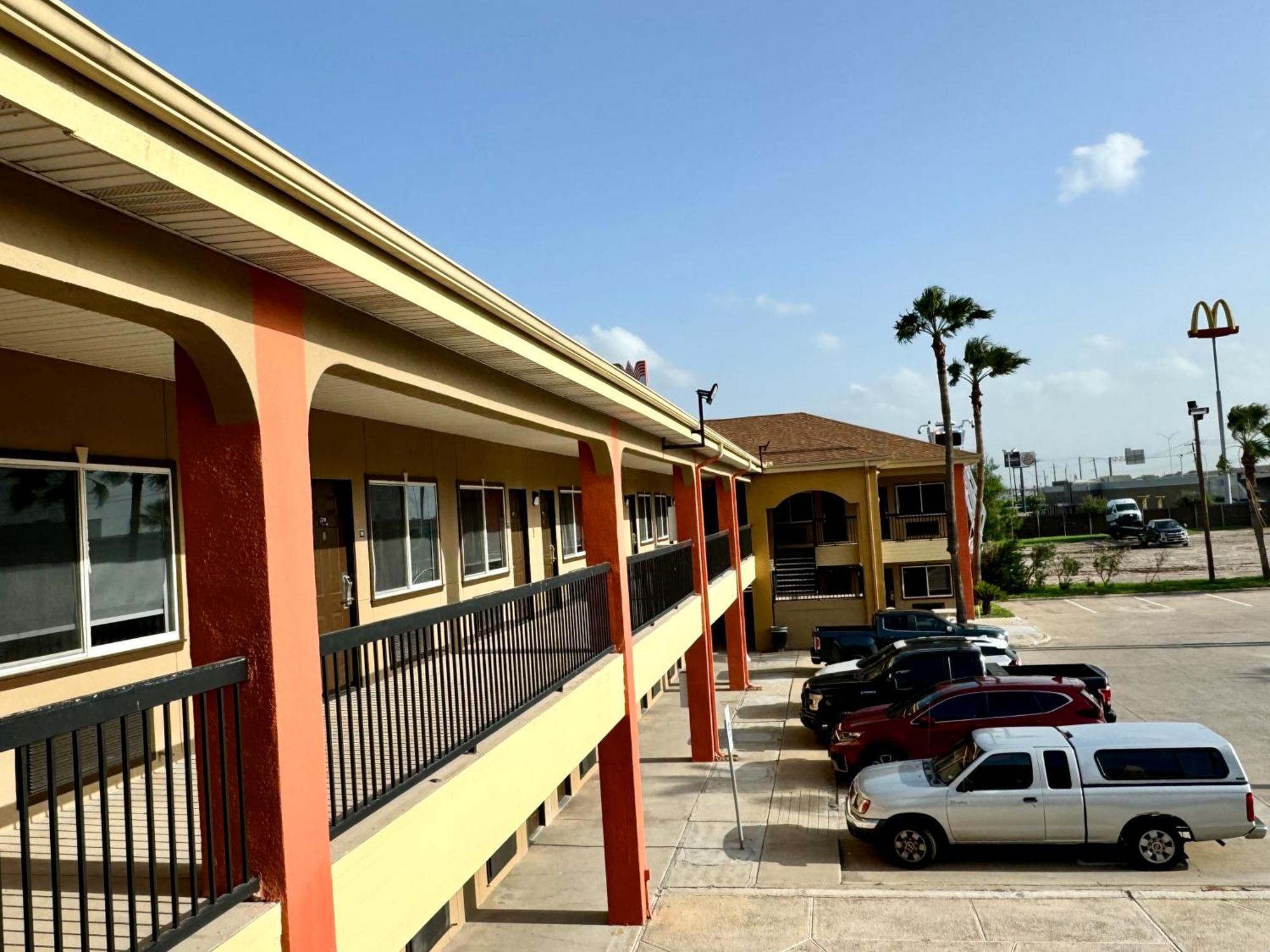 Texas Inn And Suites City Center At University Dr. Edinburg Zewnętrze zdjęcie
