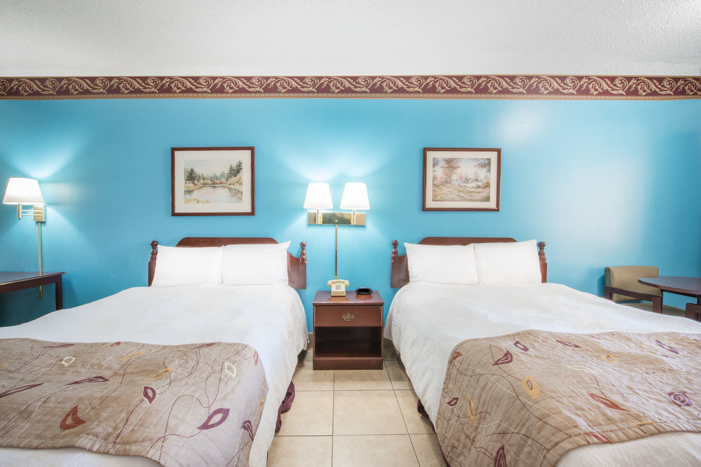 Texas Inn And Suites City Center At University Dr. Edinburg Zewnętrze zdjęcie