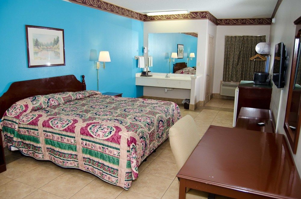 Texas Inn And Suites City Center At University Dr. Edinburg Zewnętrze zdjęcie