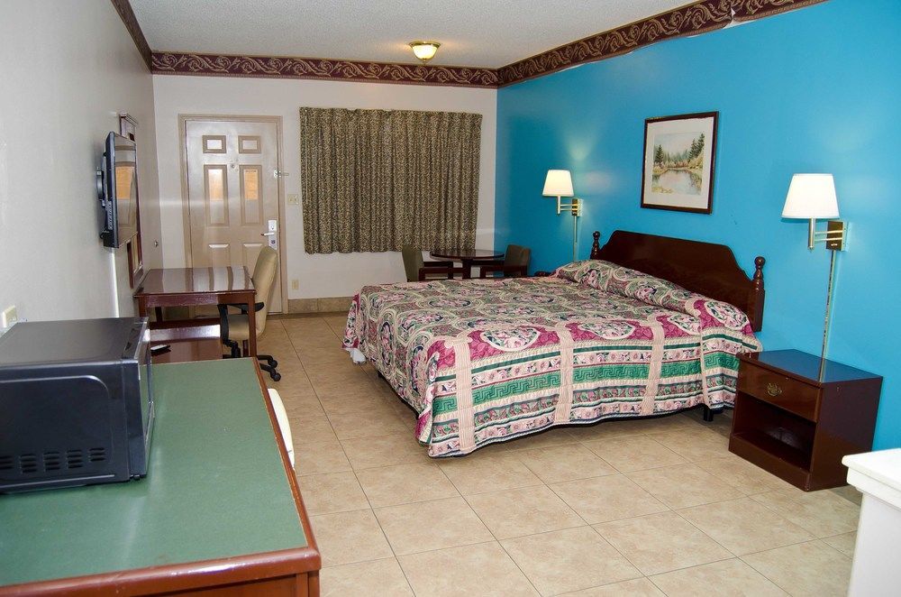 Texas Inn And Suites City Center At University Dr. Edinburg Zewnętrze zdjęcie