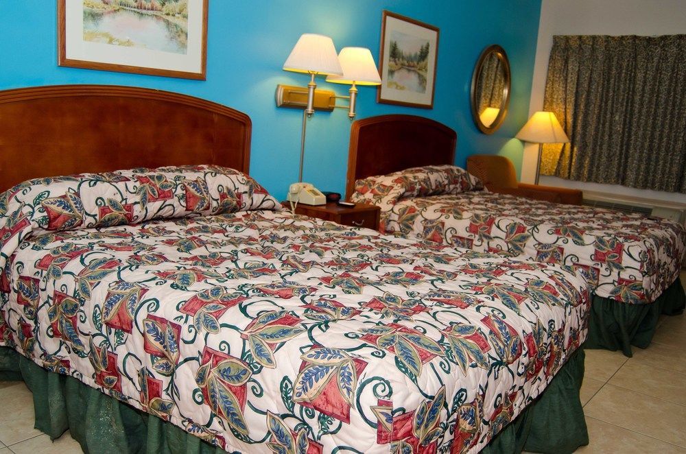 Texas Inn And Suites City Center At University Dr. Edinburg Zewnętrze zdjęcie