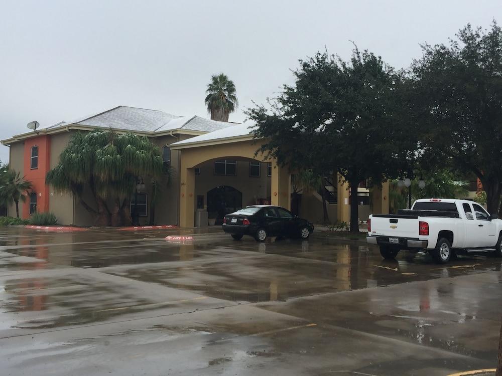 Texas Inn And Suites City Center At University Dr. Edinburg Zewnętrze zdjęcie